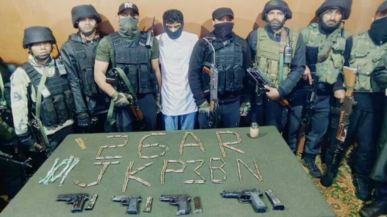 Jammu Kashmir: బందిపొరాలో ఒక ఉగ్రవాది అరెస్ట్.. భారీగా ఆయుధాలు స్వాధీనం