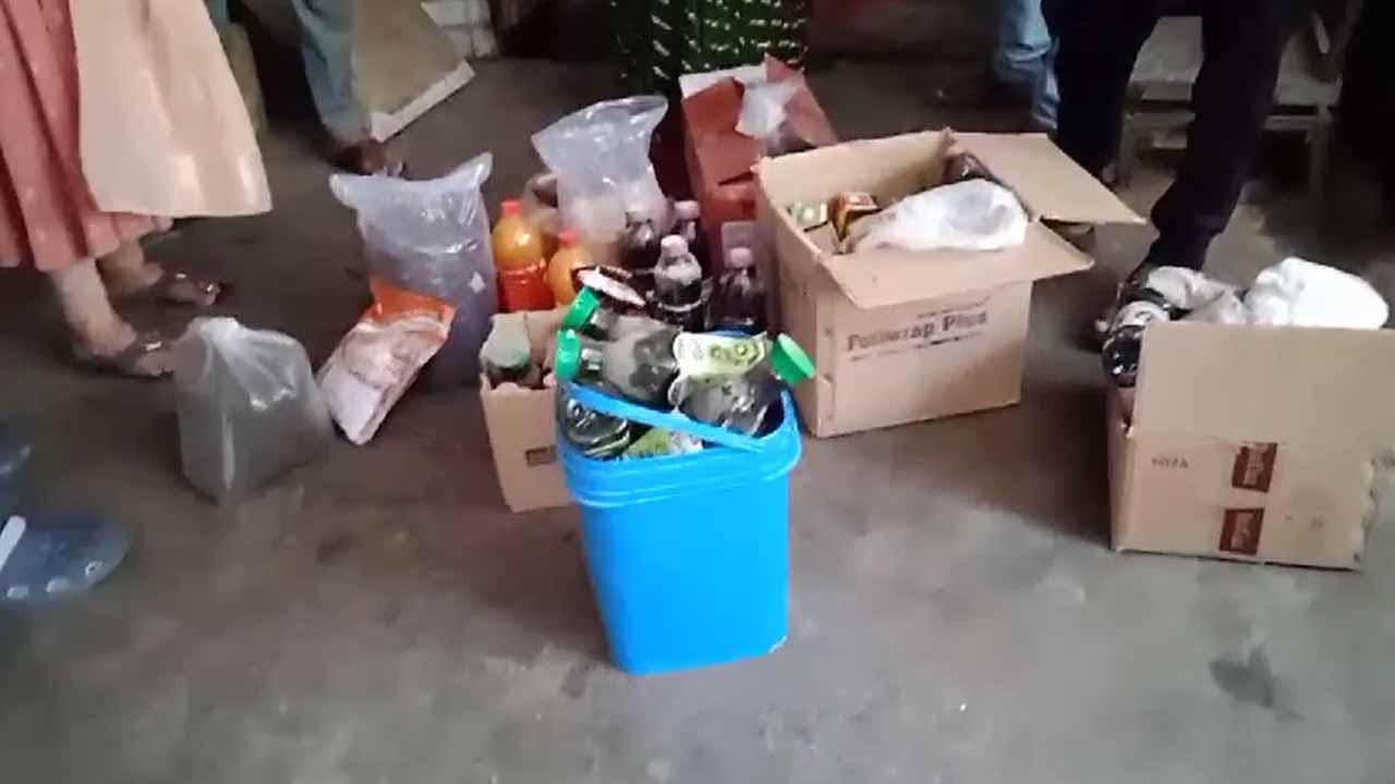 Karimnagar: ఫుడ్‌ సేఫ్టీ అధికారులు దాడులు.. మిరియాల పేరుతో పుప్పొడి విత్తనాలు