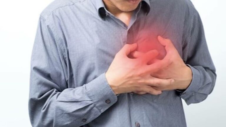 Lok Sabha Elections 2024: విషాదం.. ఎన్నికల విధుల్లో  ఇద్దరు ప్రభుత్వోద్యోగులు గుండెపోటుతో మృతి