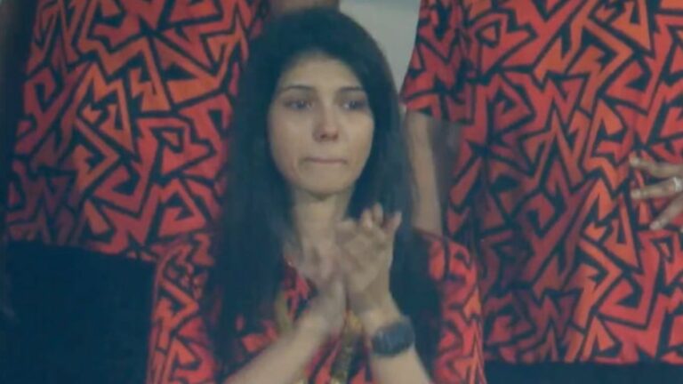 Kavya Maran: కెమెరా కంట పడకుండా.. వెనక్కి తిరిగి కన్నీళ్లు తుడుచుకున్న కావ్య మారన్‌!