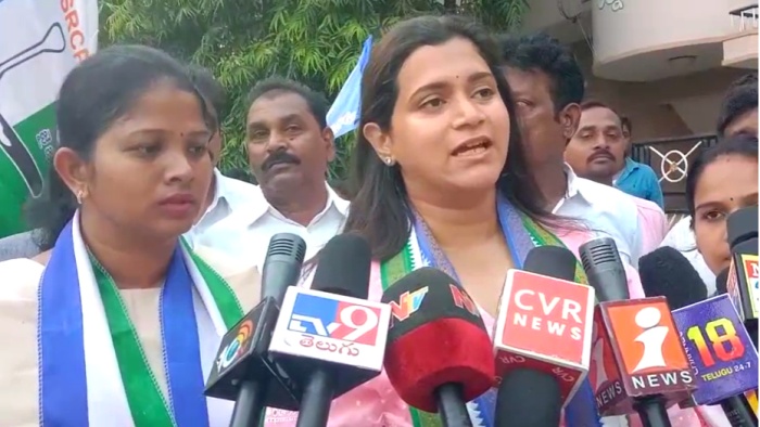 Kesineni Swetha: మేనిఫెస్టోలోని హామీలను కూటమిలోని ఏ పార్టీ అమలు చేస్తుందో ప్రకటించాలి..