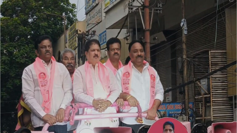 Ragidi Laxma Reddy: కేపీహెచ్⁭బీ కాలనీలో బీఆర్ఎస్ మల్కాజ్⁬గిరి పార్లమెంట్ అభ్యర్థి ప్రచారం..