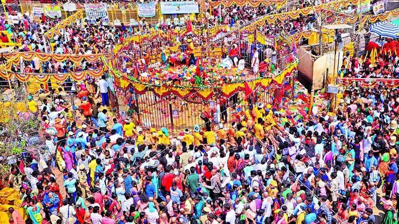 Medaram Priests: ఈనెల 29, 30 తేదీల్లో ధర్నా చేస్తాం.. మేడారం పూజార్ల హెచ్చరిక..