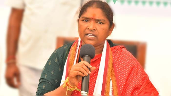 Minister Seethakka: దేవుళ్ల పేరుతో బీజేపీ రాజ‌కీయం చేస్తూ.. దేవుళ్లకే శ‌ఠ‌గోపం పెట్టింది..