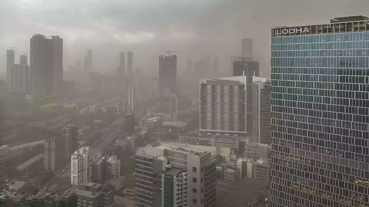 Mumbai: ముంబైలో గాలి దుమారం.. ఈ సీజన్⁭లో ఇదే మొదటి వర్షం
