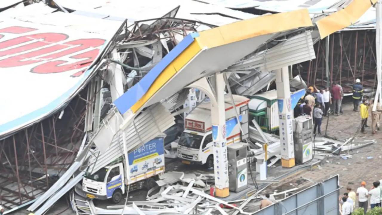 Mumbai Hoarding : ముంబై హోర్డింగ్ ప్రమాదం.. 14కి పెరిగిన మృతుల సంఖ్య.. యజమానిపై ఎఫ్ఐఆర్