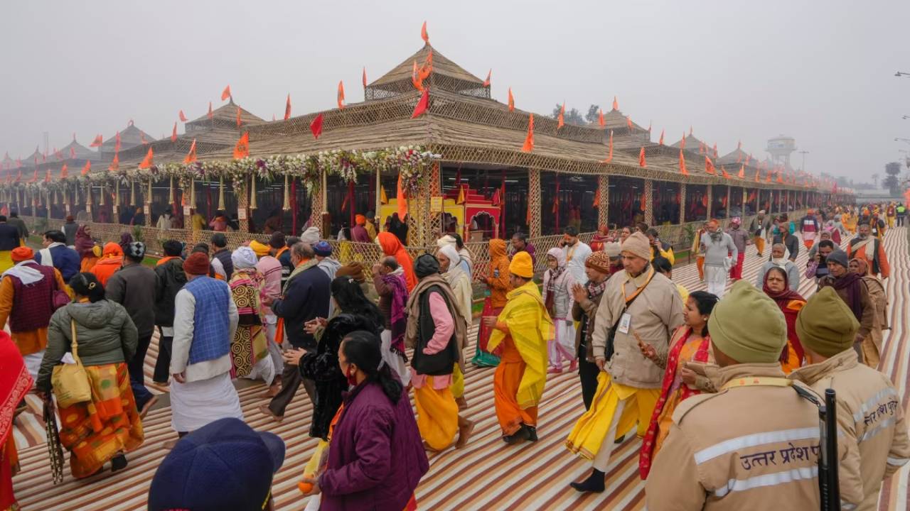 Ram Mandir : మండుతున్న సూరీడు.. సగానికి పడిపోయిన అయోధ్య రాములోరి భక్తులు