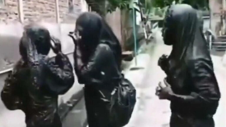 Viral Video : మీరు బైక్ నడుపుతారు సరే.. నవ్వి నవ్వి చచ్చిపోతే ఎవరు రెస్పాన్సిబిలిటీ