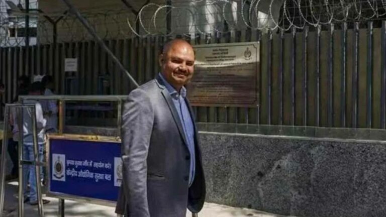 Swati Maliwal : స్వాతి మలివాల్‌పై విభవ్ కుమార్ ఫిర్యాదు… సంచలన ఆరోపణలు