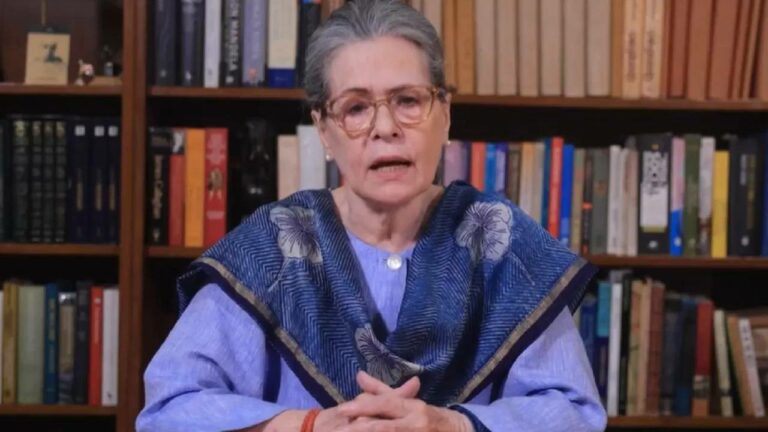 Sonia Gandhi : పేద మహిళలకు ప్రతేడాది లక్ష రూపాయలు.. సోనియా గాంధీ ప్రకటన