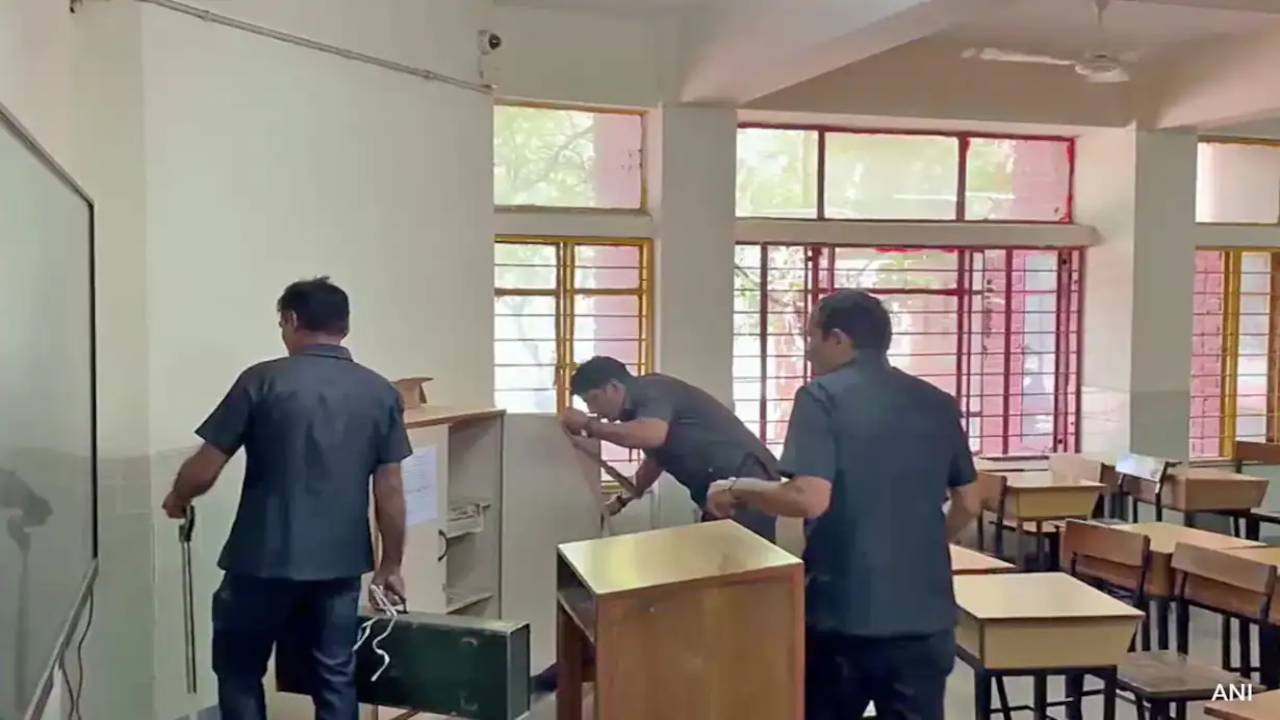 Bomb Threat : జైపూర్ తర్వాత ఇప్పుడు లక్నోలోని స్కూళ్లకు బాంబు బెదిరింపులు