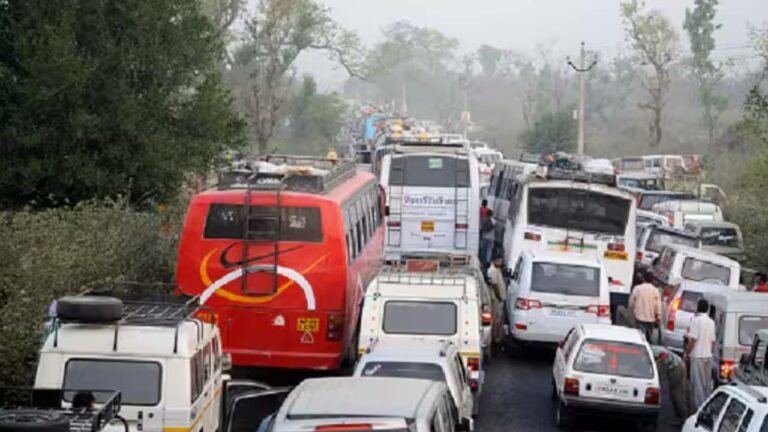 Uttarakhand : చార్‌ధామ్ యాత్ర మార్గంలో భారీ ట్రాఫిక్ జామ్.. చిక్కుకున్న 900 వాహనాలు