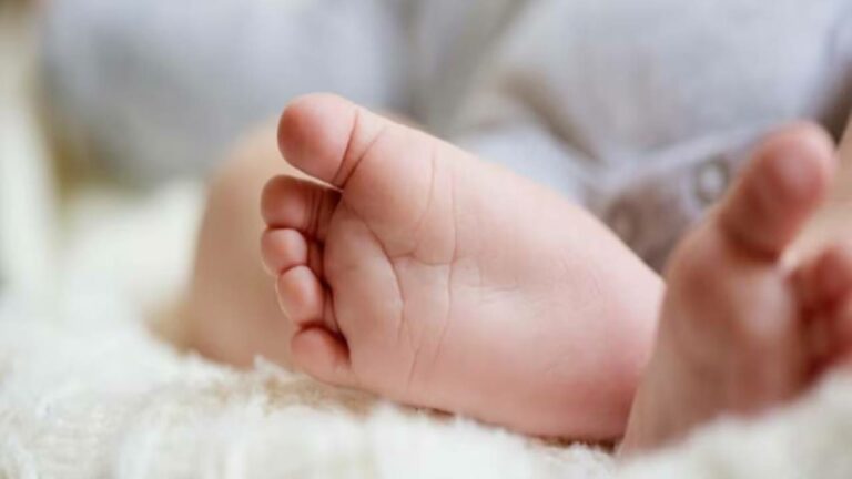 Maharastra : భర్తతో గొడవ.. కూతురిని చంపి శవంతోనే రోడ్లపై తిరిగిన తల్లి