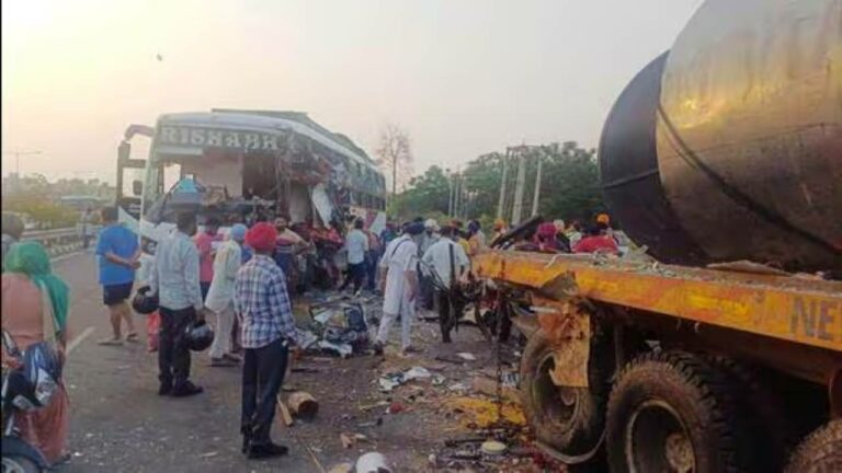 Bus Accident: కేదార్‌నాథ్‌ యాత్రికుల బస్సును ఢీకొన్న ట్రక్కు.. ఇద్దరు మృతి, 15 మందికి గాయాలు