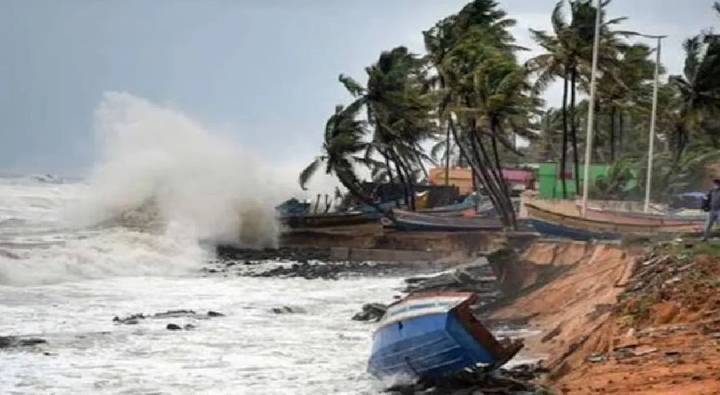 Whether Update : కేరళ, తమిళనాడు సముద్రంలో అల్లకల్లోలం.. తీరప్రాంతాలకు అలర్ట్