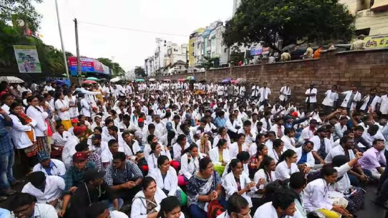 Telangana: తెలంగాణ జూనియర్ డాక్టర్స్ సమ్మె వాయిదా.. డిమాండ్లపై సానుకూలంగా స్పందించిన అధికారులు