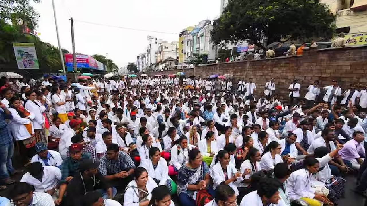 Telangana: తెలంగాణ జూనియర్ డాక్టర్స్ సమ్మె వాయిదా.. డిమాండ్లపై సానుకూలంగా స్పందించిన అధికారులు