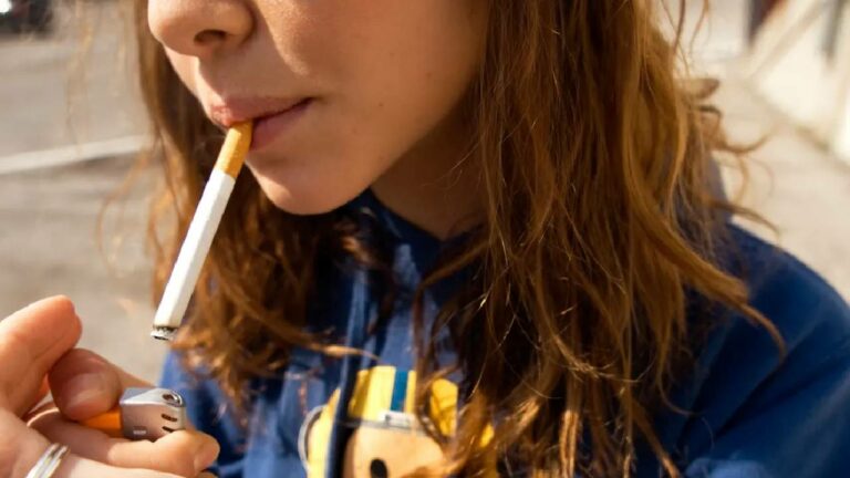 Smoking: సిగరెట్ తాగే అమ్మాయిల సంఖ్య రెట్టింపు.. ఆరోగ్య మంత్రిత్వ శాఖ నివేదిక వెల్లడి