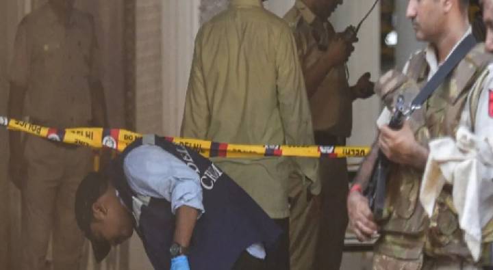 Delhi: కిరాణా షాపులో ఇద్దరు పిల్లల హత్య.. తండ్రి పరార్