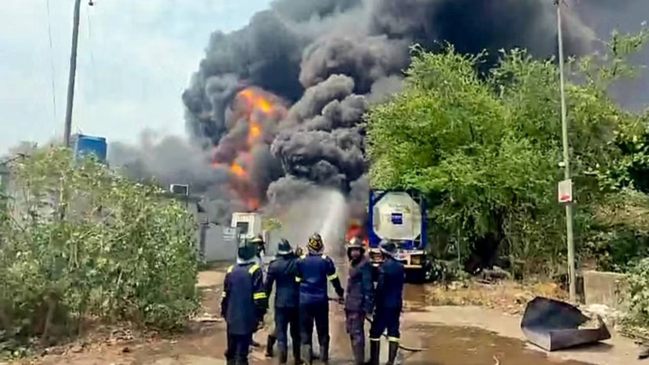 Maharastra : మహారాష్ట్రలోని ఫ్యాక్టరీలో బాయిలర్ పేలి.. 10మంది మృతి.. 60మందికి గాయాలు