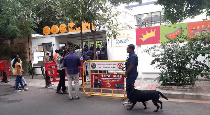 Bomb Threat : ఢిల్లీ నుంచి బెంగుళూరు స్కూళ్లకు పాకిన బాంబు బెదిరింపులు