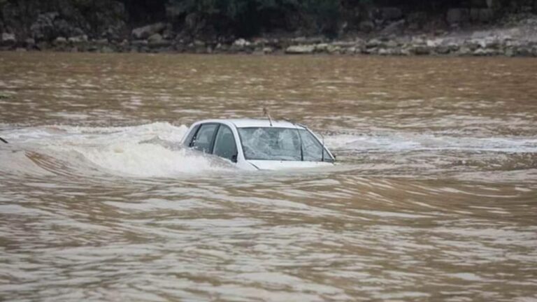 Kerala : కొంప ముంచిన గూగుల్ మ్యాప్.. నదిలోకి దూసుకెళ్లిన కారు