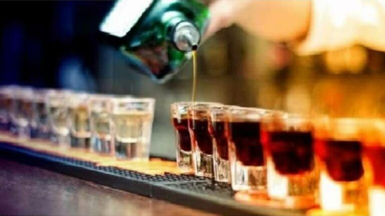 Liquor Policy : ఢిల్లీ తర్వాత ఇప్పుడు కేరళలో మద్యం పాలసీపై వేడెక్కుతున్న రాజకీయాలు