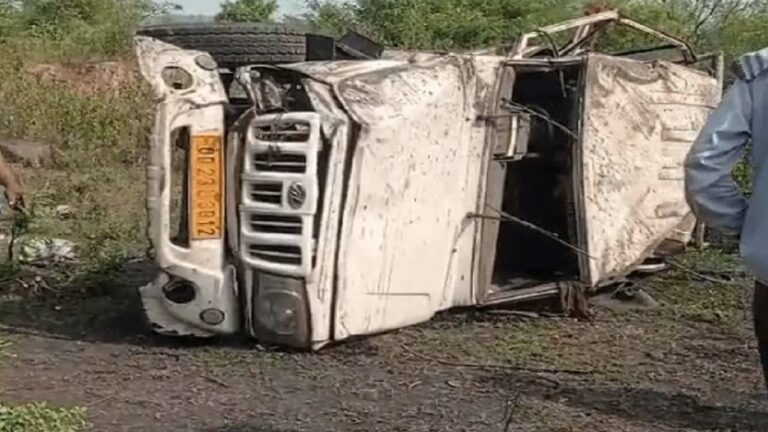 Odisha: ఘోర ప్రమాదం.. లోయలో పడ్డ బొలెరో వాహనం, ఇద్దరు మృతి