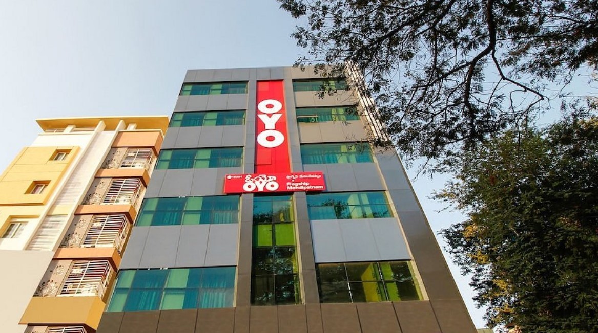 OYO Room: లవర్ తో కలసి ఓయోకు వెళ్లిన యువకుడు.. కొద్ది క్షణాలకే..