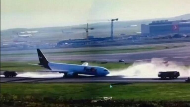 Viral Video: ఫెయిలైన విమానం ల్యాండింగ్ గేర్.. మరి ల్యాండ్ అయ్యిందంటే..