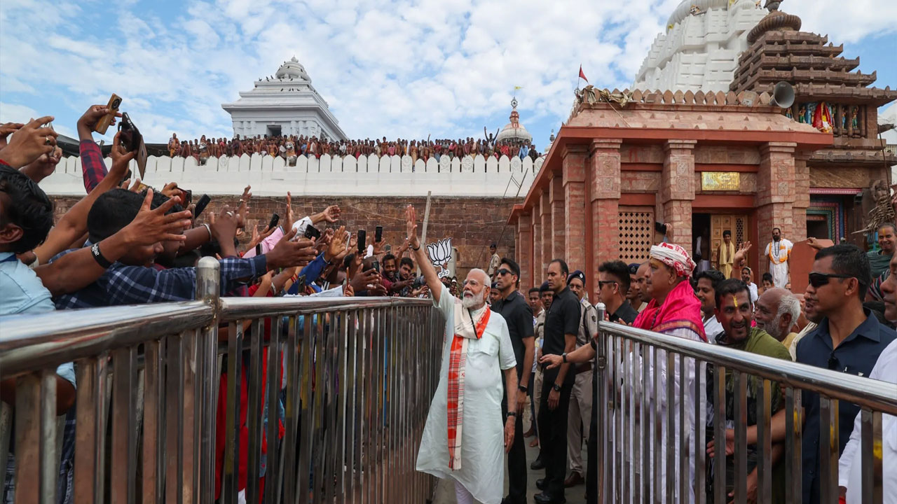 PM Modi: జగన్నాథ ఆలయంలో ప్రధాని మోడీ పూజలు..