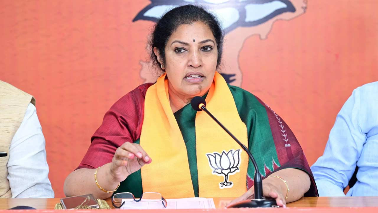 Purandeswari: కేంద్ర ప్రభుత్వం ఏపీలో రోడ్ల నిర్మాణానికి రూ. 60 వేల కోట్లు ఇచ్చింది..