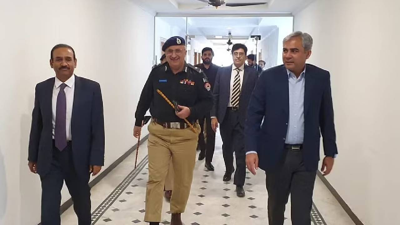 Pakistan: భారత్ వాళ్లకు మద్దతు ఇస్తుంటే, మనం దొంగలుగా చూస్తున్నాం.. పాక్ మంత్రి ప్రశంసలు..