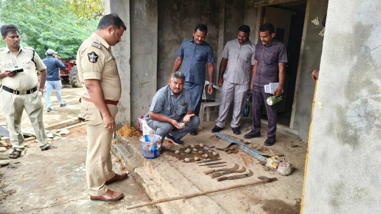 Palnadu: పల్నాడు జిల్లాలో బాంబులు, కత్తులు, వేట కొడవళ్లు కలకలం