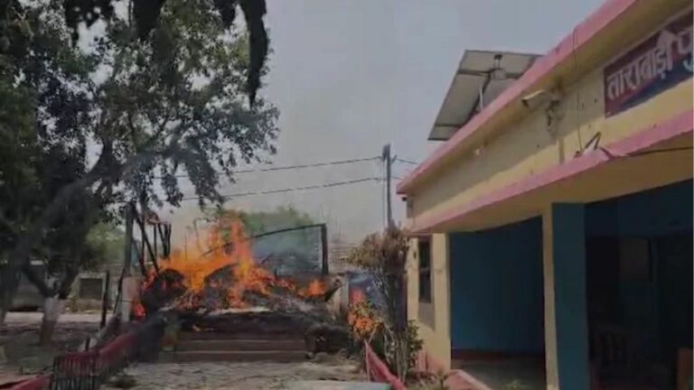 Police Station Fire: మైనర్ భార్య, భర్త పోలీస్ కస్టడీలో మృతి.. పోలీస్‌ స్టేషన్‌కు నిప్పుపెట్టిన జనం..