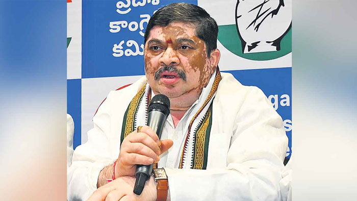 Ponnam Prabhakar: బీజేపీ రిజర్వేషన్లను రద్దు చేయడానికి కుట్ర చేస్తుంది..