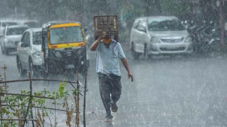 Rain Alert: హైదరాబాద్ లో మారిన వాతావరణం.. పలు ప్రాంతాల్లో కురుస్తున్న వర్షం..