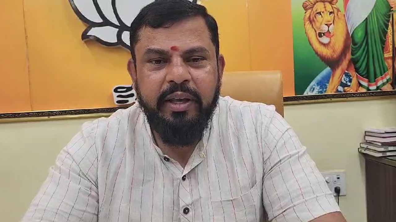 Raja Singh: దమ్ముంటే అడ్డుకోండి.. పోలీసులకు రాజాసింగ్ సవాల్..