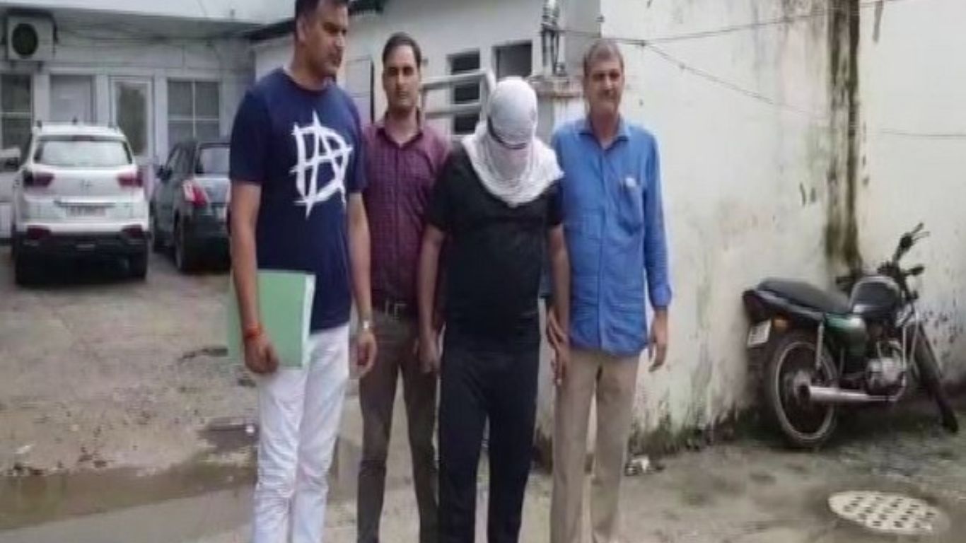 Robinhood: ఏటీఎం కార్డుల మార్పిడితో ప్రజలను మోసం చేసిన ఆర్మీ జవాను.. చివరకు..