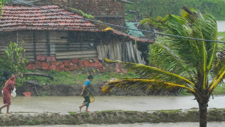 Cyclone Remal: రెమల్ తుఫాను బీభత్సం.. బెంగాల్‌లో ఇద్దరు మృతి