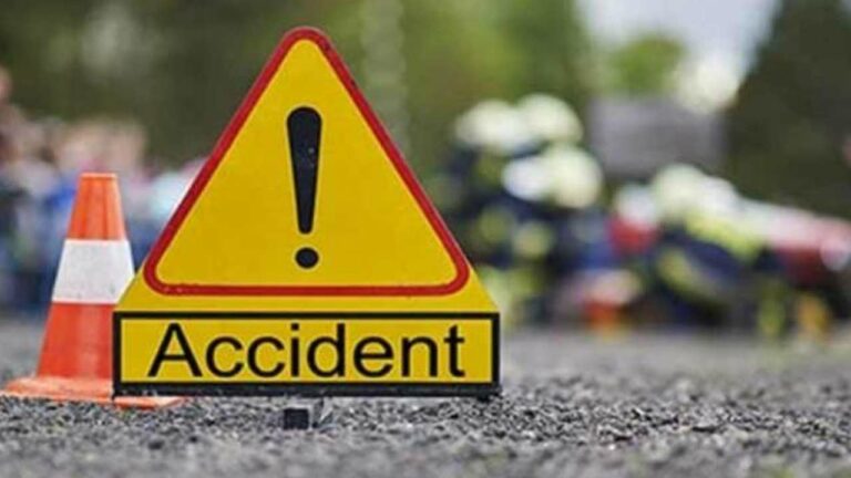 Road Accident: పెళ్లిబృందం ట్రాక్టర్‌ బోల్తా.. 13 మంది మృతి!