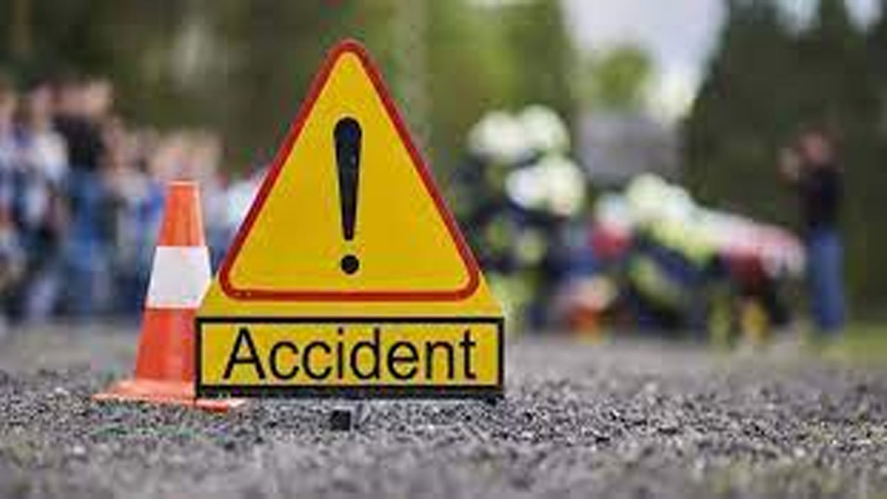 Road Accident: పశ్చిమ బెంగాల్‌లో ఘోరం.. అదుపుతప్పి జనాలపైకి దూసుకెళ్లిన ట్రక్కు, ఐదుగురు మృతి