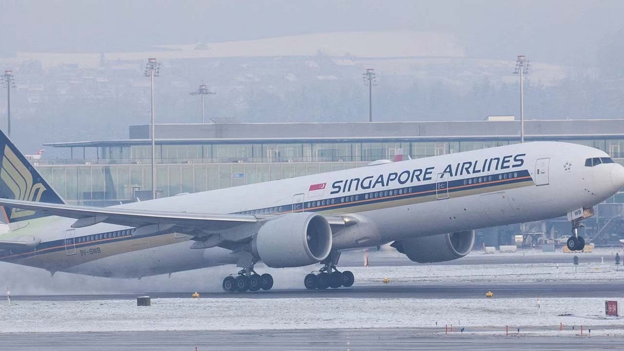 Singapore Airlines: విమానంలో తీవ్రమైన అలజడి.. ఒకరి మృతి