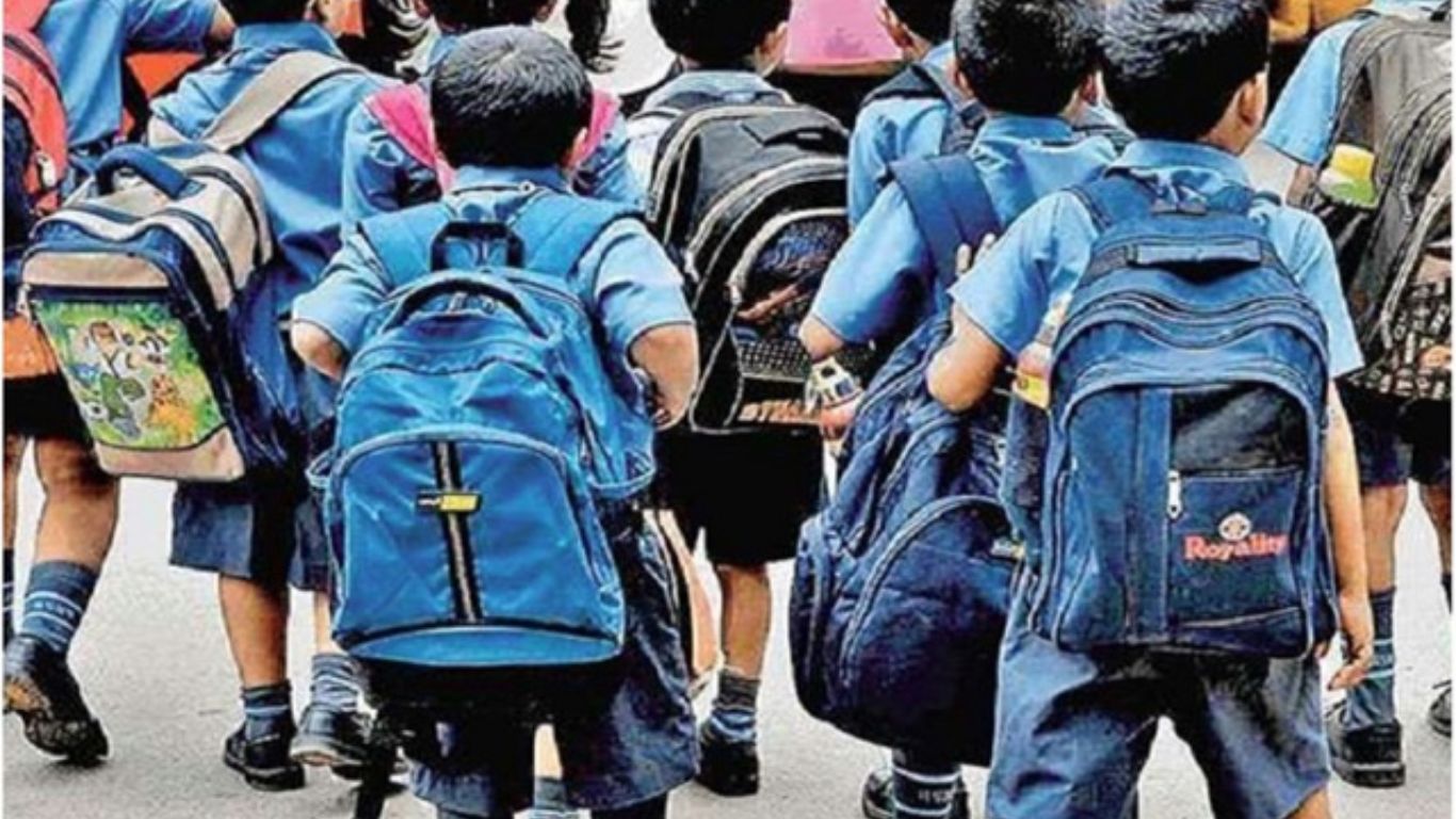 School Timings Change: బడి గంట సమయం మారిందోచ్.. ఇకపై 9 గంటలకే స్కూల్‌..