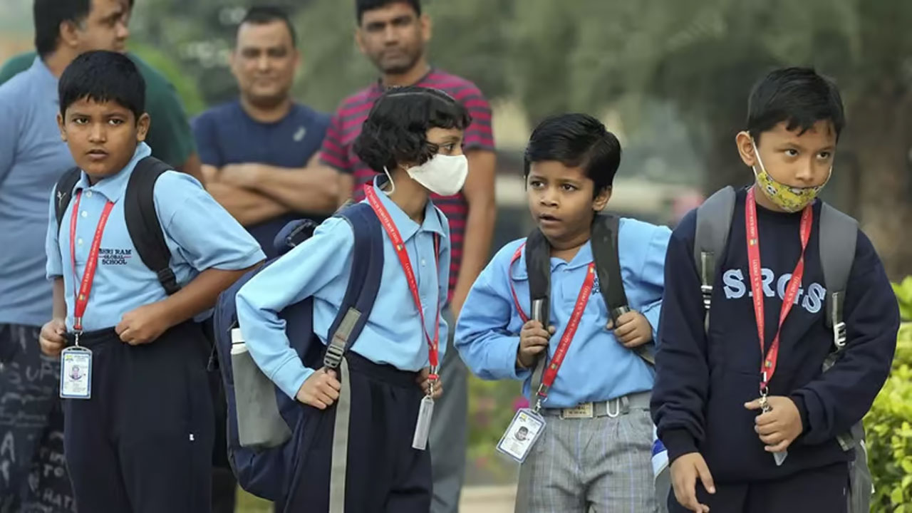Schools Close: ఢిల్లీలో తీవ్ర ఎండలు.. నోయిడాలో పాఠశాలలు మూసివేత