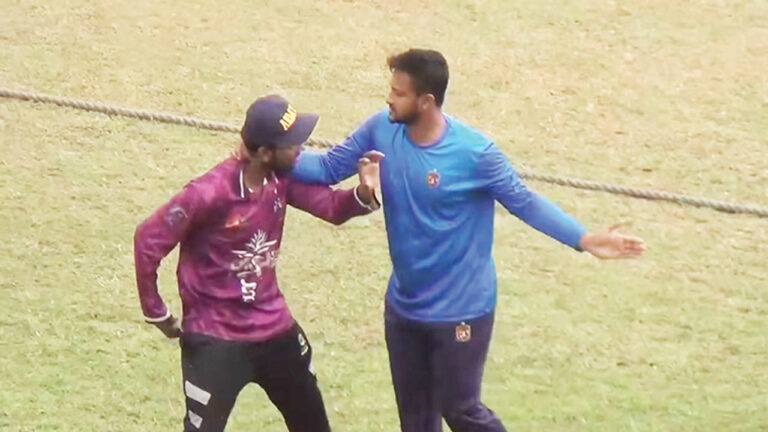 Shakib Al Hasan: ఈ క్రికెటర్ కోపం చూశారా.. సెల్ఫీ కోసం వచ్చిన అభిమానిని ఏం చేశాడంటే..?