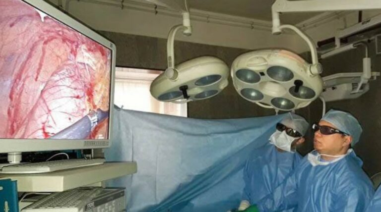 Tumour Removed: 16.7 కిలోల బరువున్న భారీ కణితిని తొలిగించిన వైద్యులు..