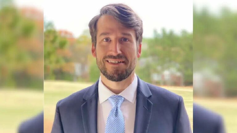 Banker Death: వారానికి 100 గంటలు పని.. 35 ఏళ్ల బ్యాంకర్ మృతి..