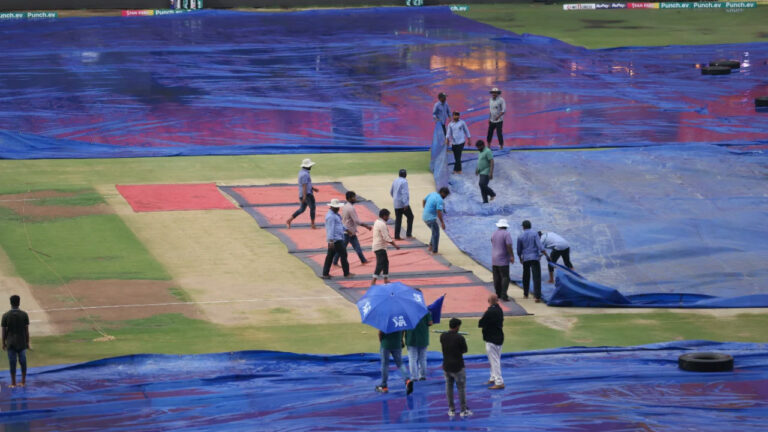 IPL 2024: ఉప్పల్⁬లో మళ్లీ పడుతున్న వర్షం.. టాస్ మరింత ఆలస్యం