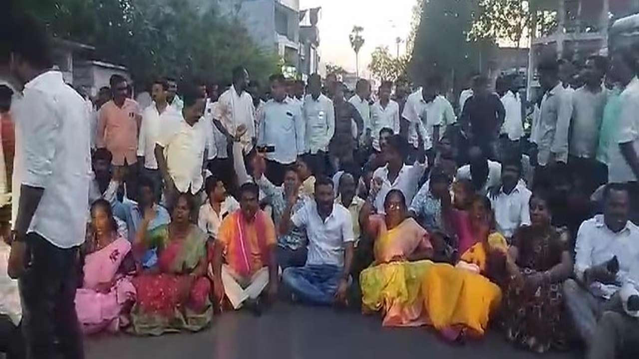 Warangal: వరంగల్ జిల్లా నాగారంలో ఉద్రిక్తత.. బీఆర్ఎస్, కాంగ్రెస్ నాయకుల మధ్య ఘర్షణ